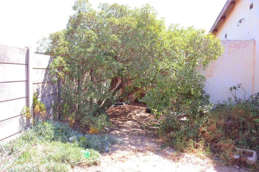 2 Bedroom Property for Sale in Louwville Western Cape